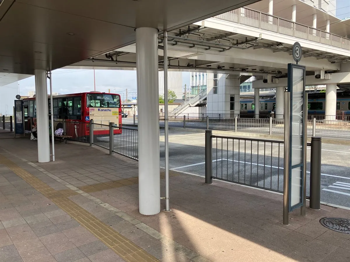 海老名駅西口のバスターミナル
