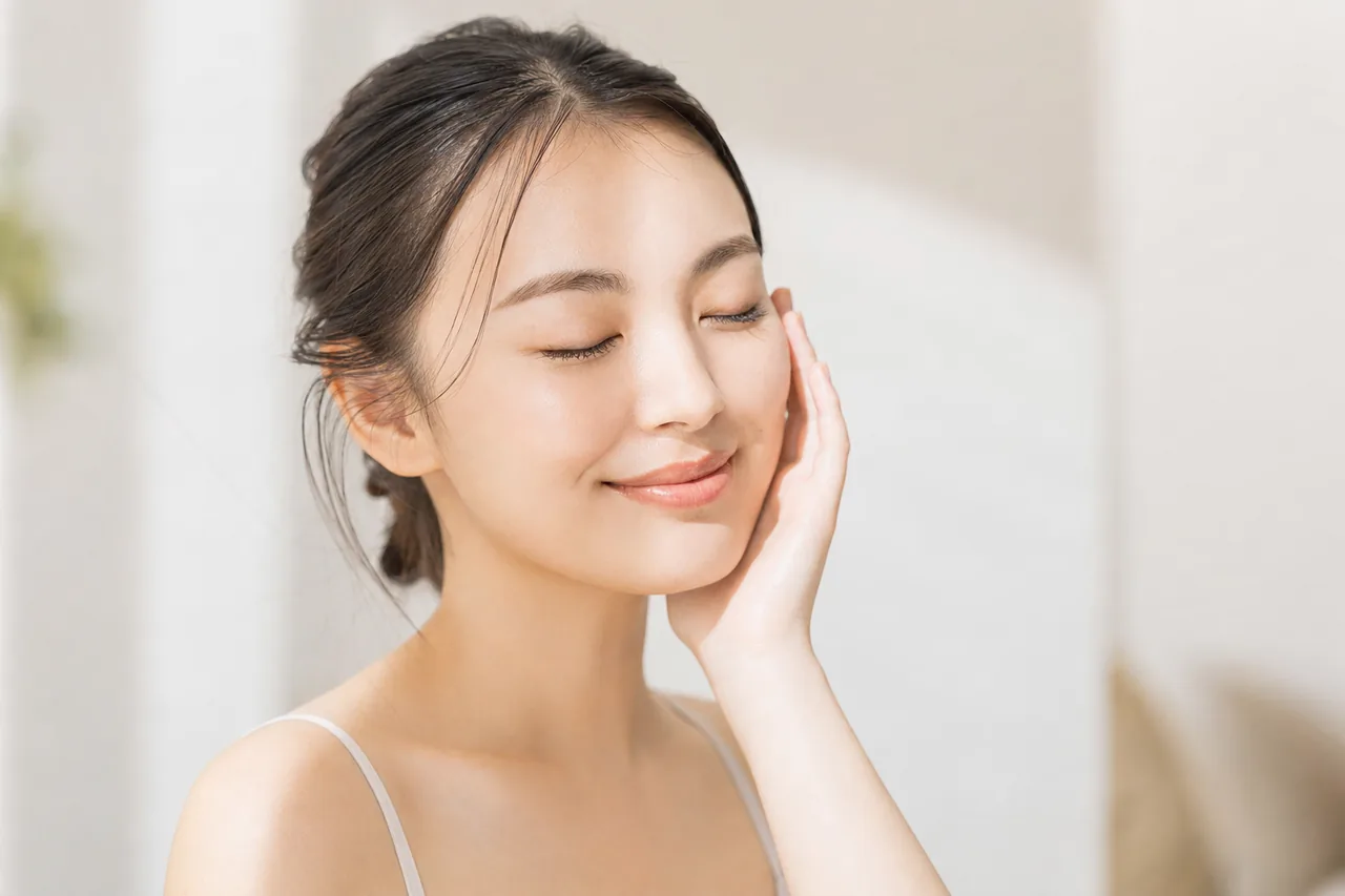 6種の美肌成分によるうるおいとハリのある肌のイメージ