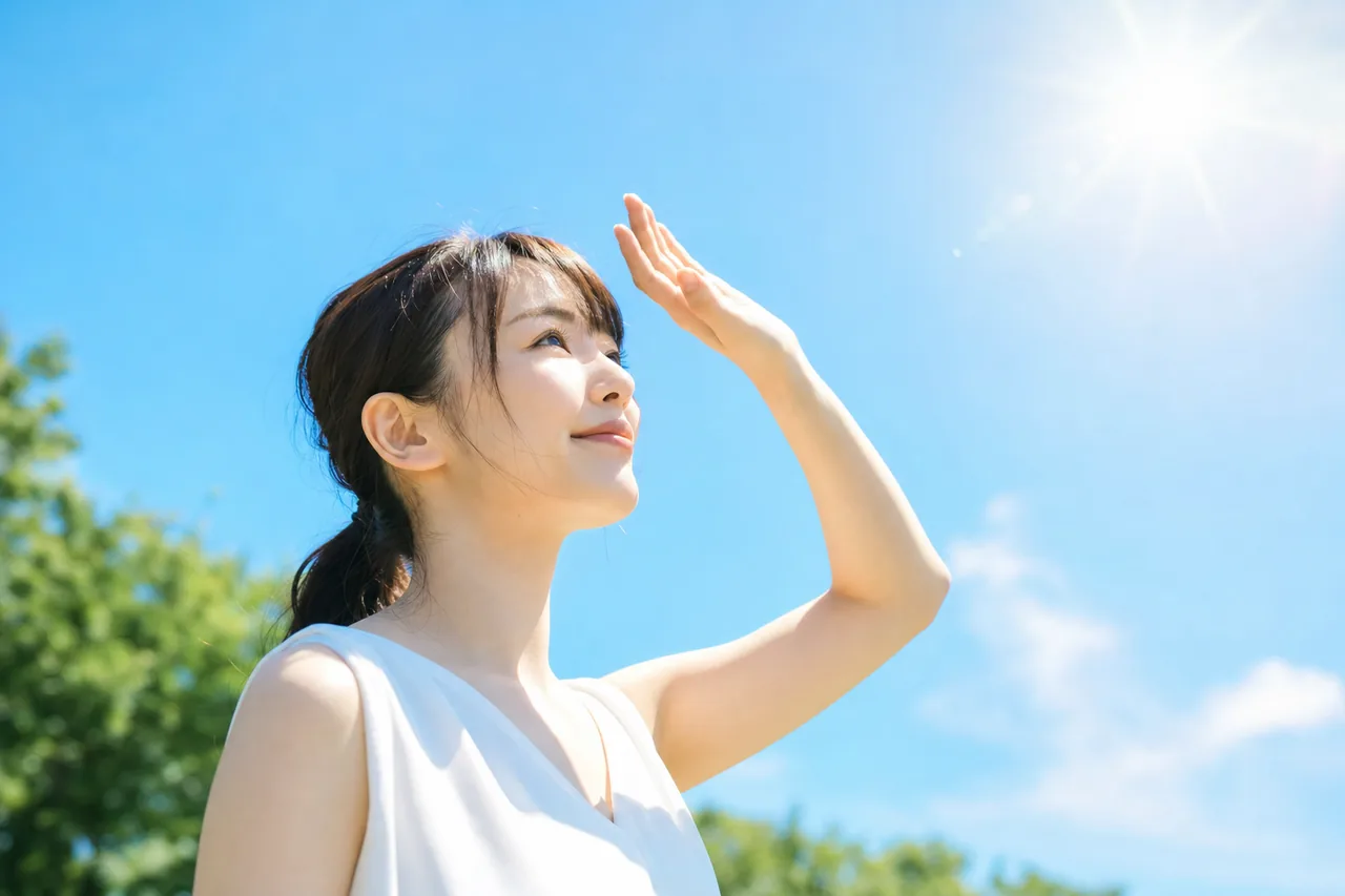 強い日差しの紫外線から肌を守るイメージ