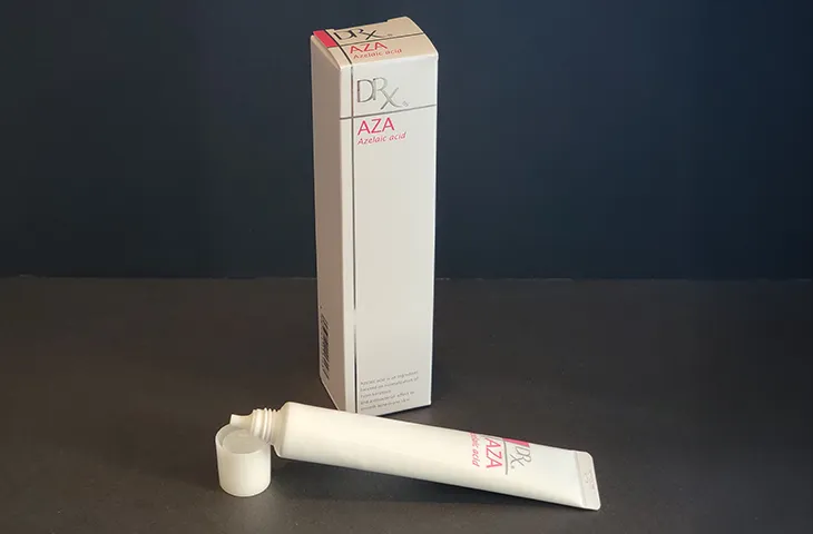 AZAクリア（高濃度アゼライン酸配合クリーム）の製品写真
