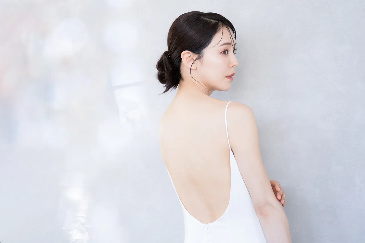なめらかな背中の女性（ミラノリピールのイメージ）